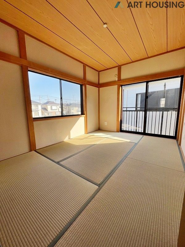 内装 - 2階には6帖の和室があり日本らしい落ち着いた雰囲気を感じることができます♪