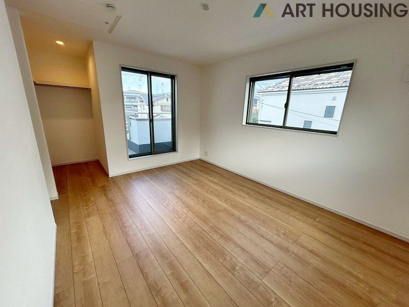 寝室 - 落ち着いた色調の寝室です