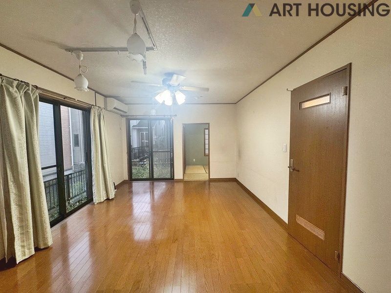 居間 - 使いやすいリビングです