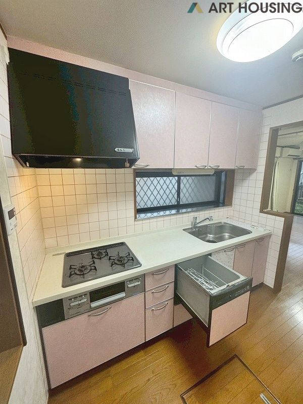 キッチン - 食器洗乾燥機は食後の家事の時間短縮に役立ちます