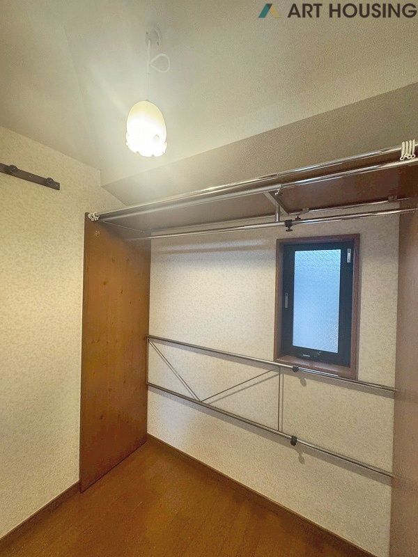 ウォークインクローゼットがあり季節ごとの衣替えが不要になります♪