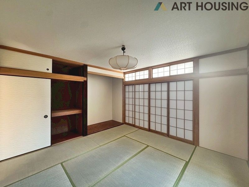 畳の上でゆっくりとくつろげる和室です