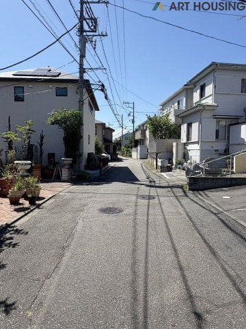 前面道路含む現地写真です