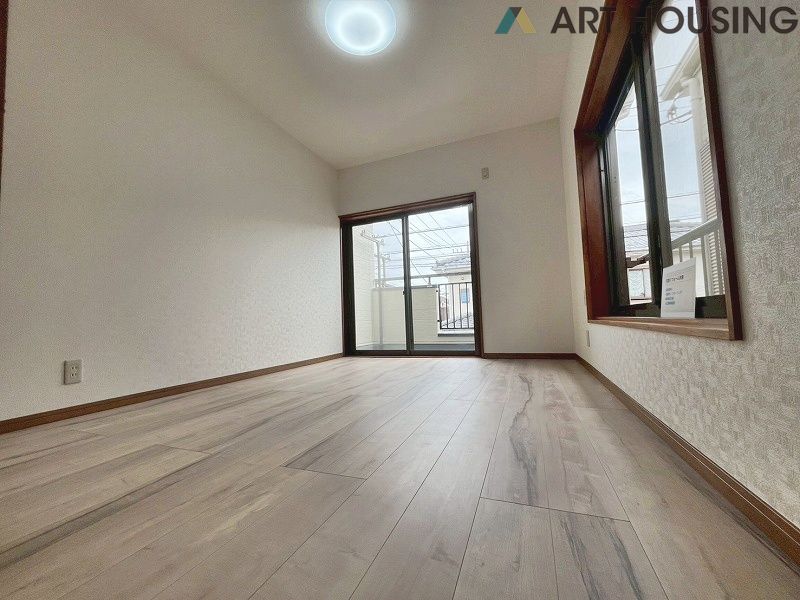 寝室 - 広くて明るい寝室