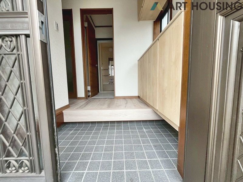 玄関 - 毎日通る玄関はこちらです