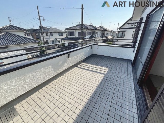 バルコニー - 開放的で明るい空間を演出してくれるバルコニーです