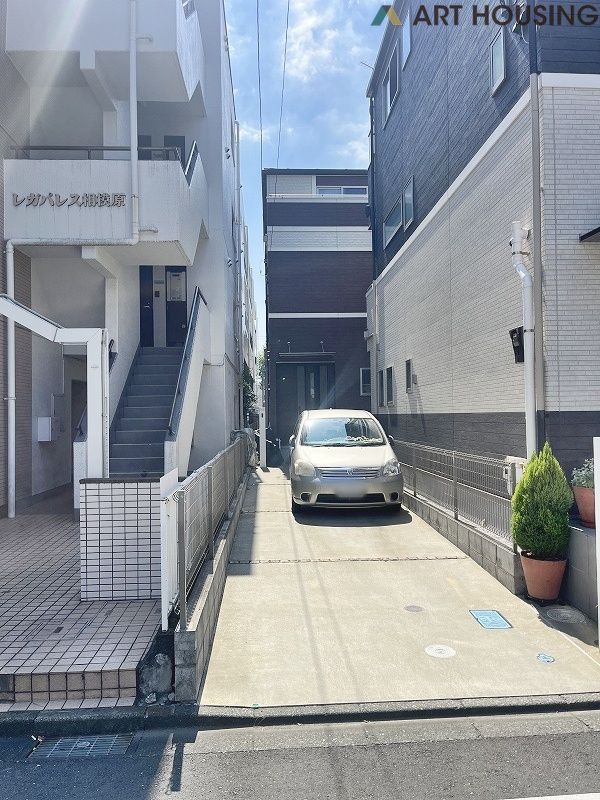 駐車場 - 駐車スペースもあります