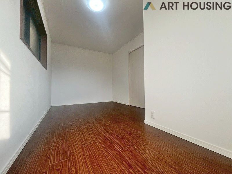 寝室 - 落ち着いた色調の寝室です