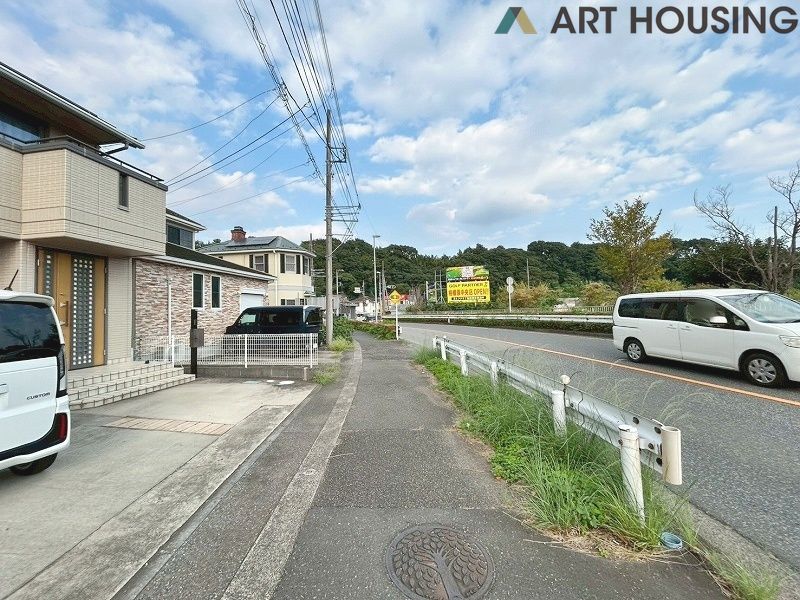 前面道路含む現地写真です