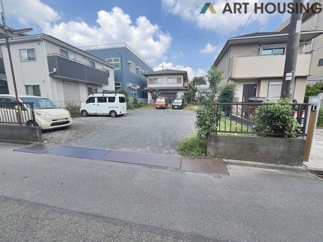 外観 - 広々カースペースも可能なゆとりの敷地