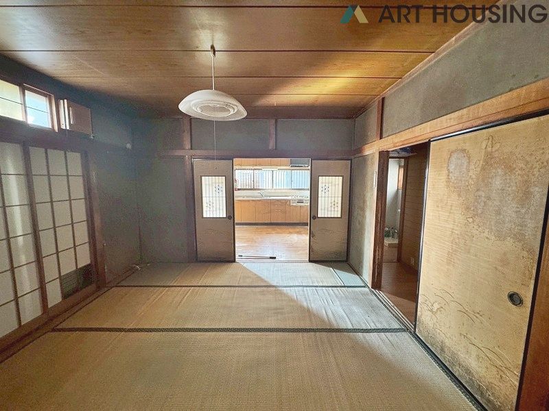 畳の上でゆっくりとくつろげる和室です
