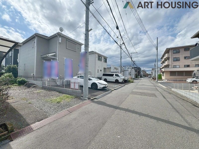 前面道路含む現地写真です