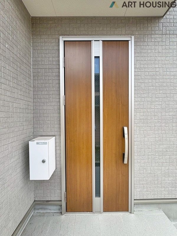 玄関 - 毎日通る玄関はこちらです