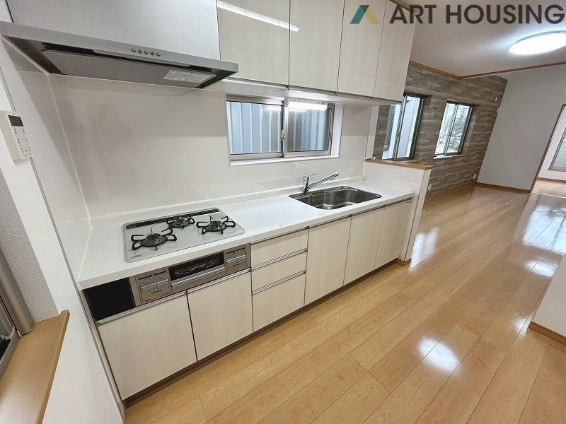 キッチン - キッチンには窓があるので風通しが良くなり換気能力がUPします!