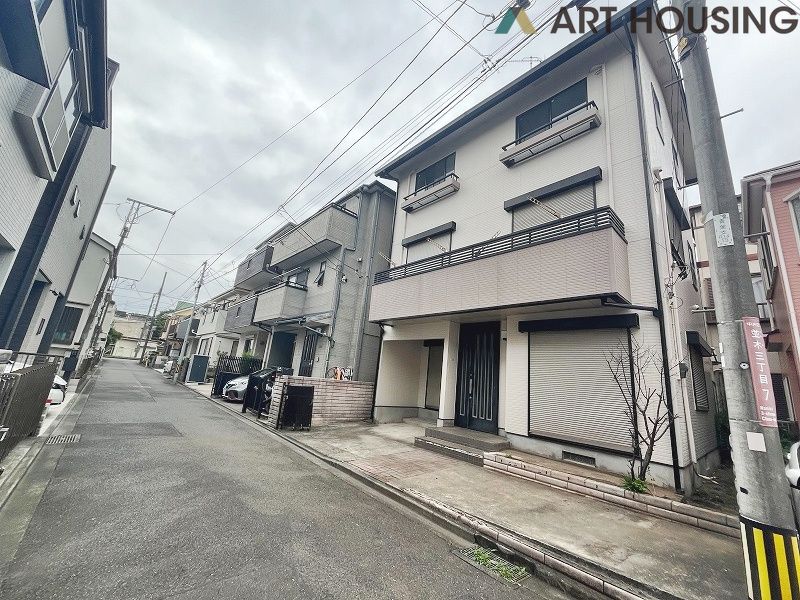 前面道路含む現地写真です