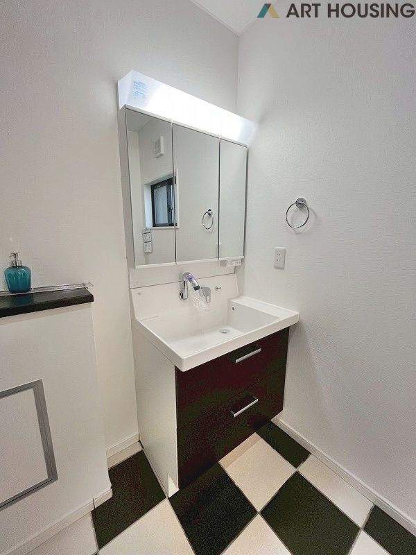 洗面 - 朝の支度にも助かる、独立の洗髪洗面化粧台