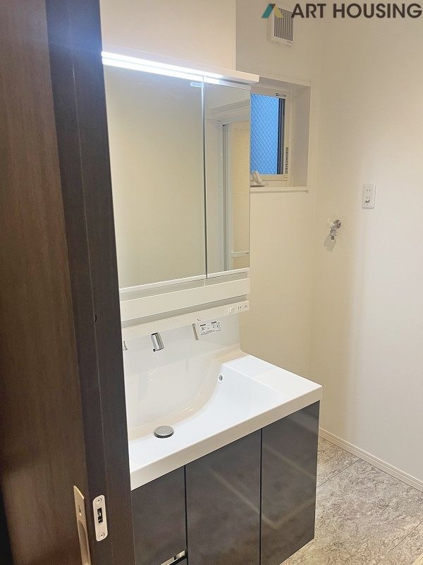 洗面 - 朝の身支度には欠かせない独立洗面化粧台