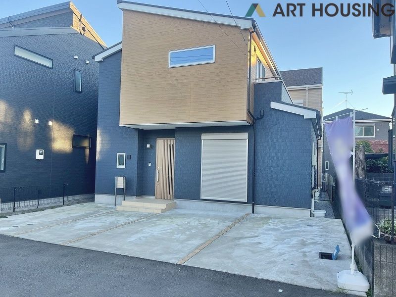 外観 - 横に並べて停められる並列駐車でいつでも自由に車を出し入れできます!