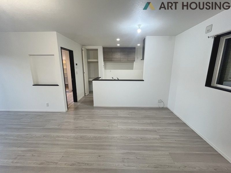 料理をしながらリビングやダイニングを見渡せる対面キッチン☆