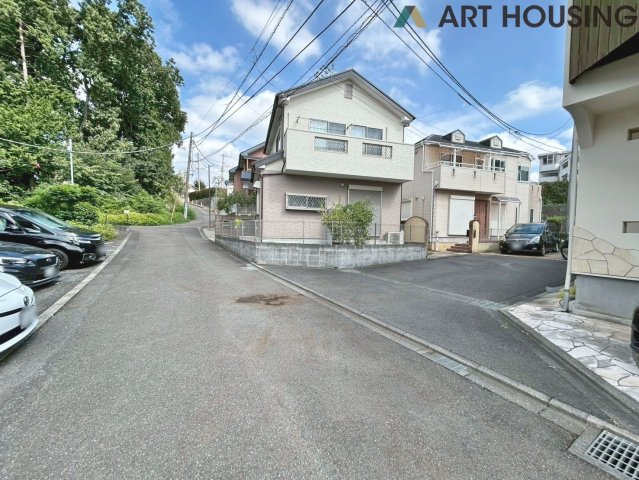 前面道路含む現地写真です