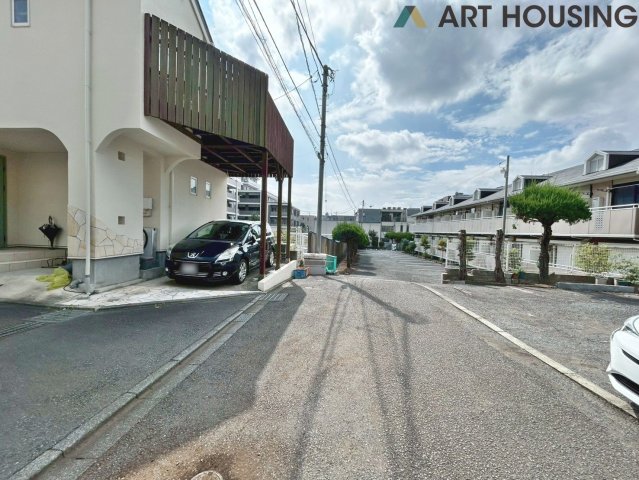 前面道路含む現地写真です