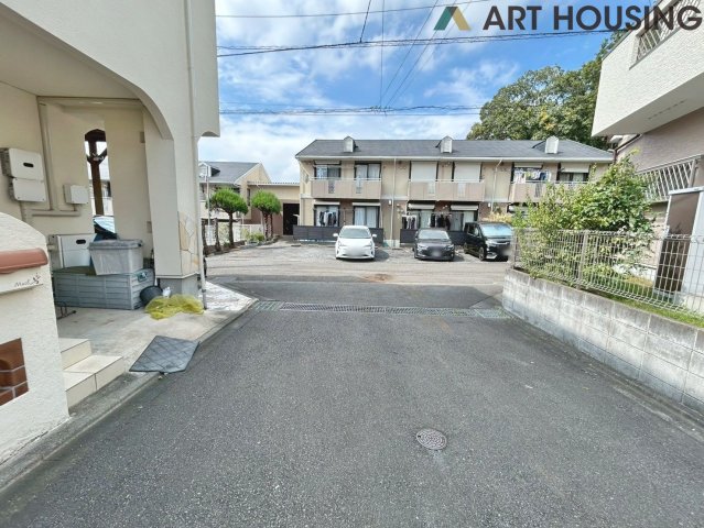 前面道路含む現地写真です