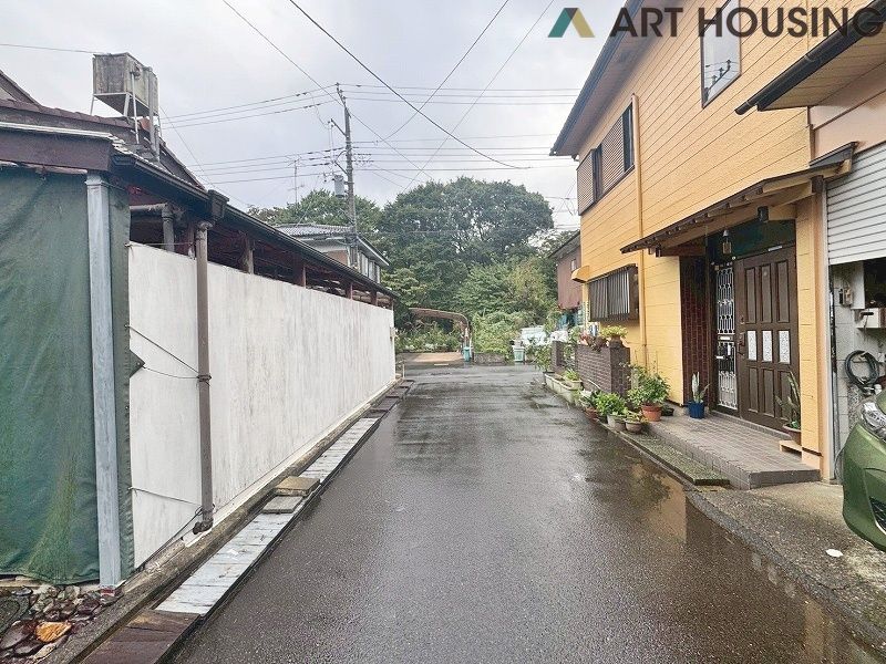 前面道路含む現地写真です