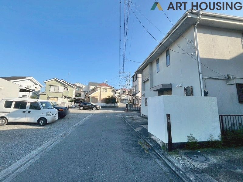 前面道路含む現地写真です