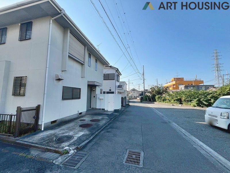 前面道路含む現地写真です