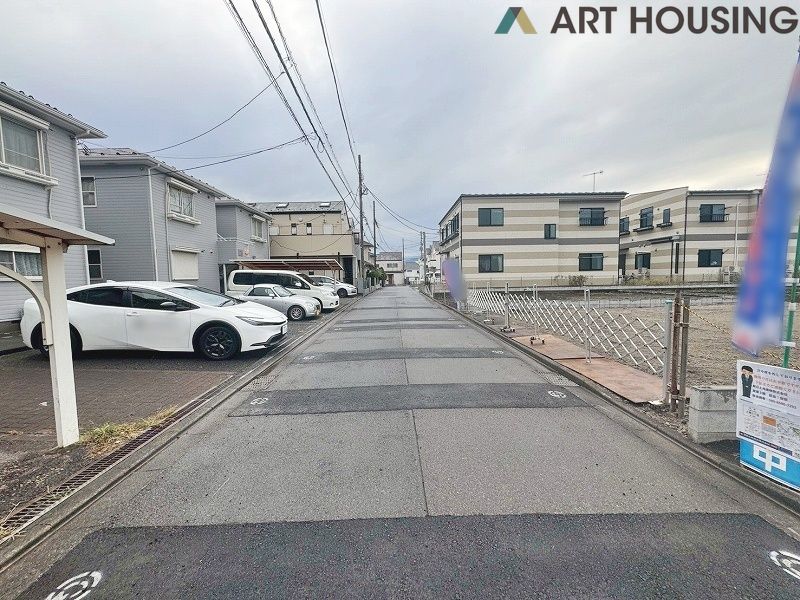 前面道路含む現地写真です
