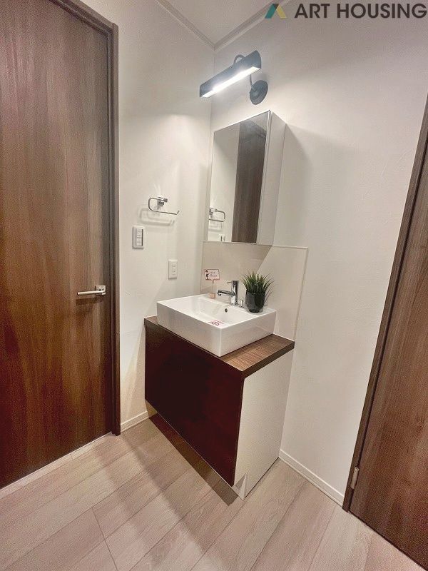 洗面 - 朝の支度にも助かる、独立の洗髪洗面化粧台