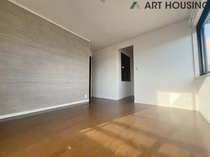 寝室 - 落ち着いた色調の寝室です