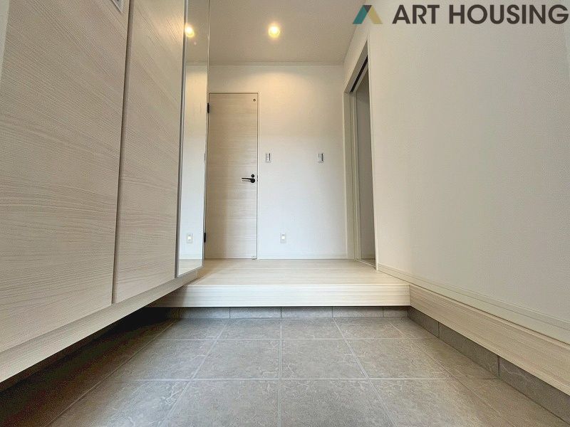 玄関 - 毎日通る玄関はこちらです