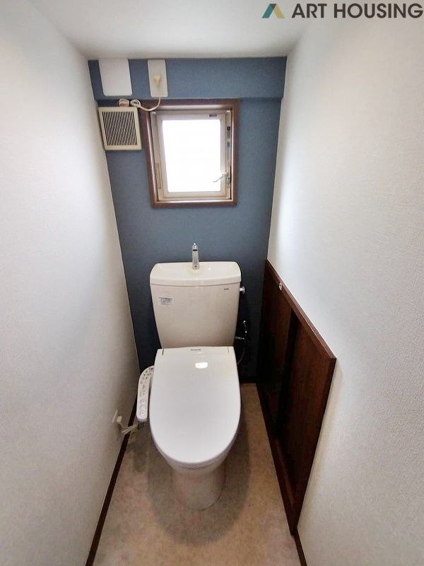 トイレ - 落ち着いた色調のトイレです