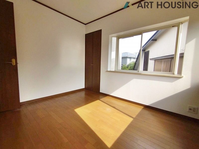 寝室 - 落ち着いて過ごせるお部屋なので、寝室にいかがでしょうか