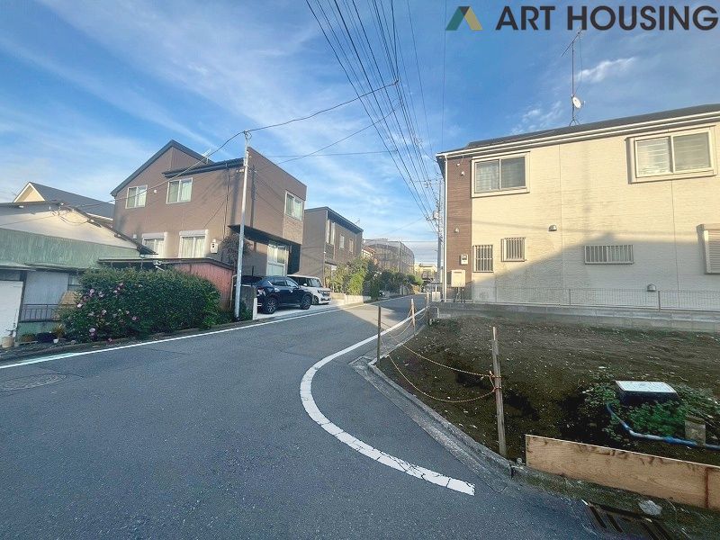 前面道路含む現地写真です