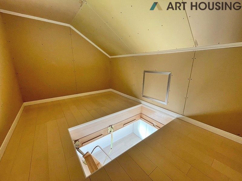 収納 - 全居室収納に加え、小屋裏収納あり!