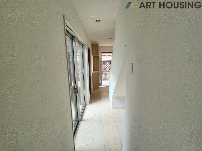 内装 - 廊下にも窓があるので風通し良好です!