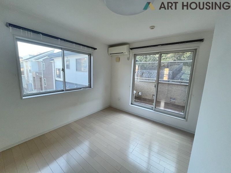 寝室 - 落ち着いて過ごせるお部屋なので、寝室にいかがでしょうか