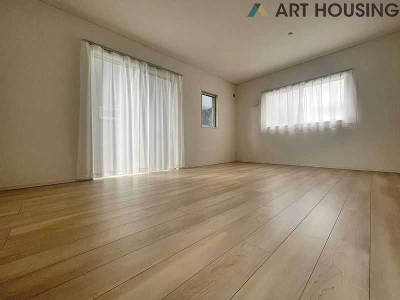 居間 - 17.5帖、3面採光のリビング