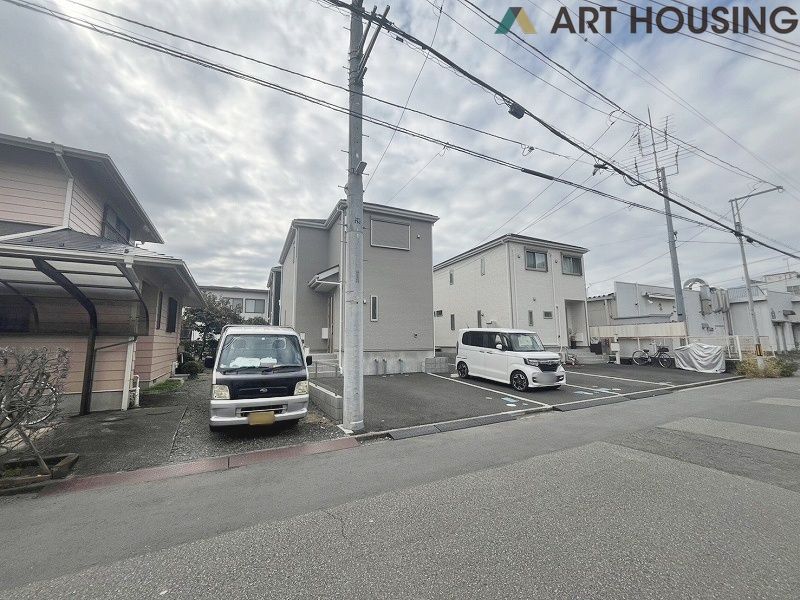 前面道路含む現地写真です