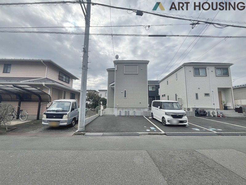 外観 - 前面道路6mで駐車楽々!