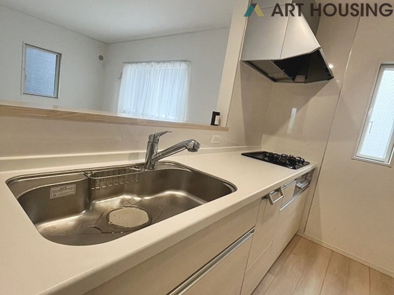 キッチン - リビングで遊ぶお子様にも目が届く、安心感で選ぶなら対面キッチン