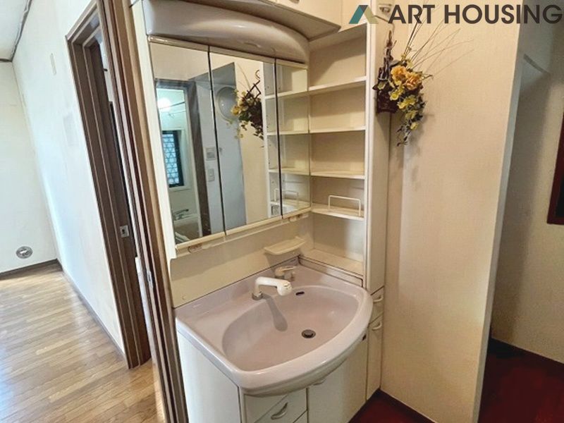 洗面 - 独立洗面化粧台が付いています