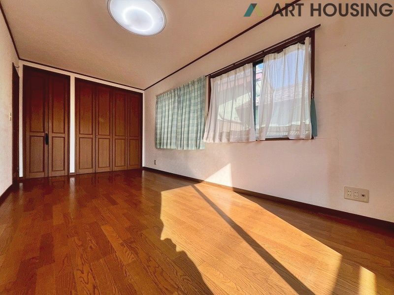 寝室 - 開放的な寝室です