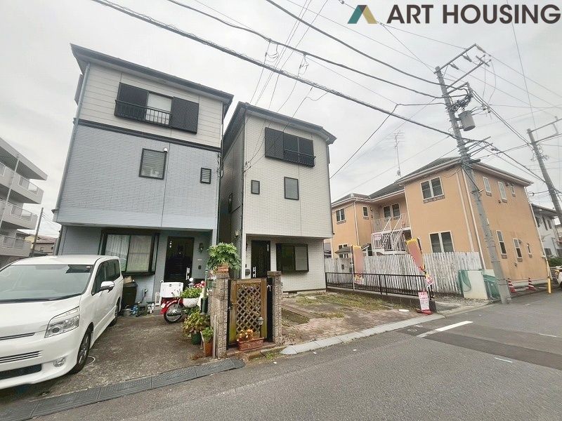 駐車場 - 横に並べて停められる並列駐車でいつでも自由に車を出し入れできます!