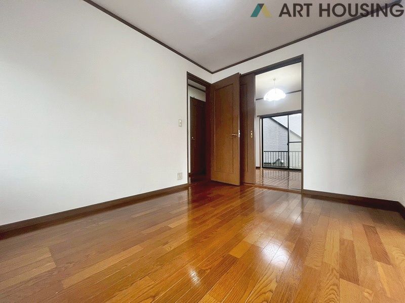 使い勝手のいい洋室です