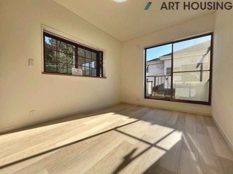 寝室 - 落ち着いた色調の寝室です