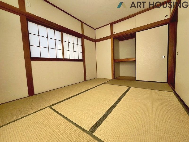 心安らぐ畳の香りが広がる癒しの和室です