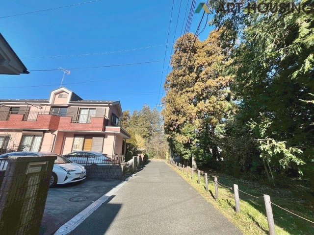 前面道路含む現地写真です